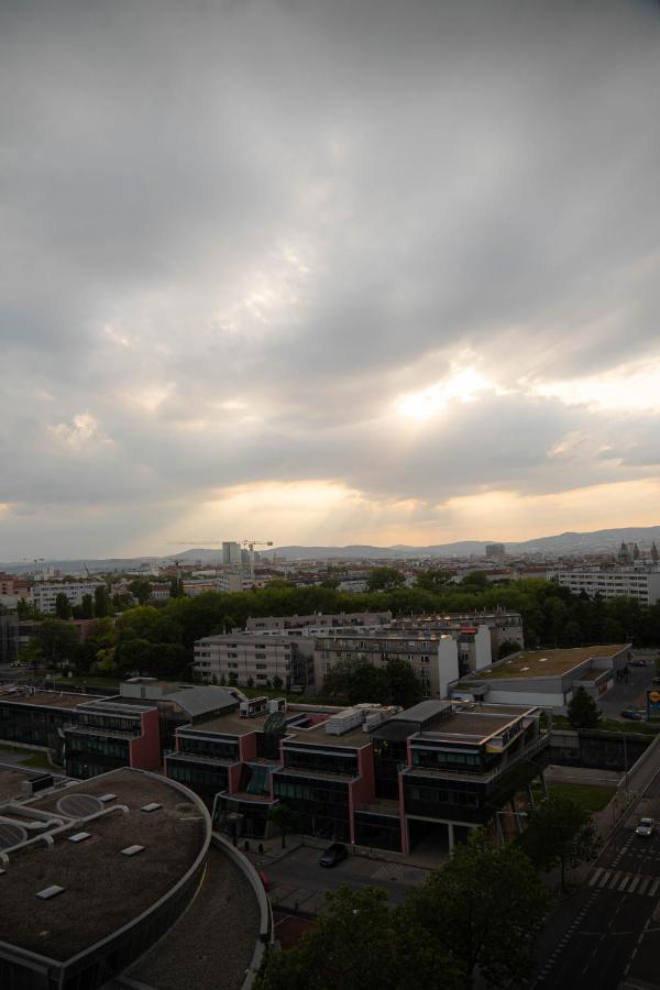 Restify10 - Skyline View - Fitness - Garge - Modern Apartment เวียนนา ภายนอก รูปภาพ